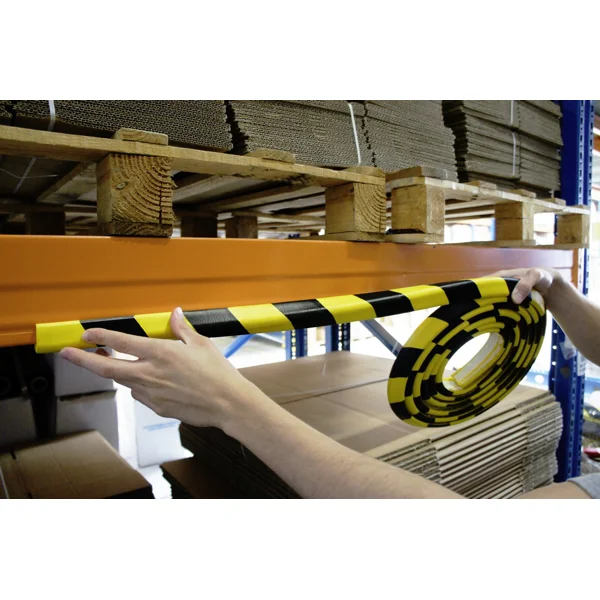 Schaumstoff-Schutzeckenprofil SoftBumpers, selbstklebend – 5000×30 mm, gelb-schwarz