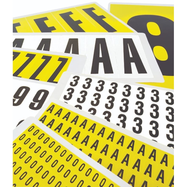 Selbstklebende Buchstaben – Zeichen A-Z, gelber Hintergrund, 12 Zeichen auf Karte