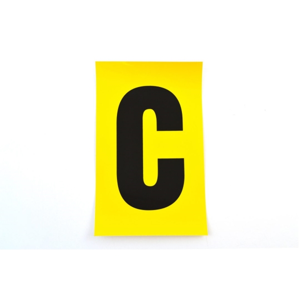 Selbstklebende Buchstaben – Zeichen ''C'', gelber Hintergrund, 5 Zeichen auf Karte