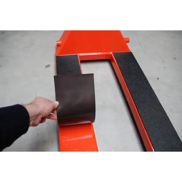 Selbstklebender Antirutsch-Gabelzinkenschutz – schwarz, 800×150×3 mm, Paar