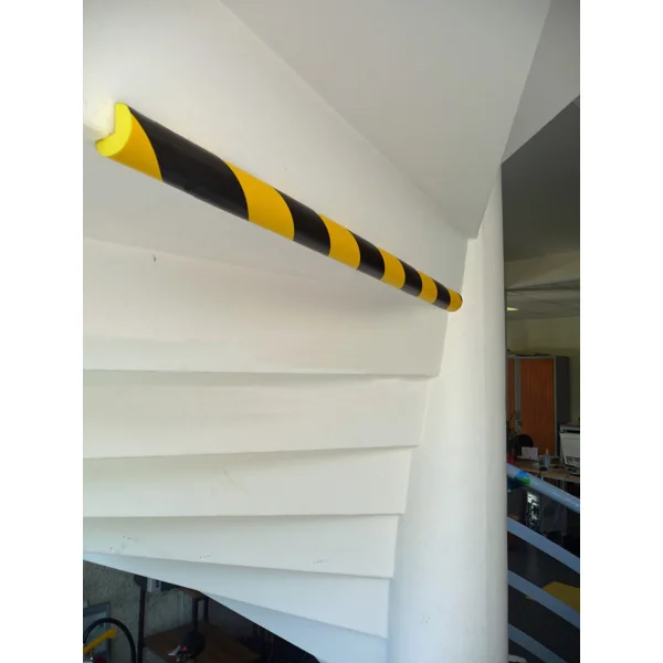 Selbstklebendes Schutzeckenprofil SoftBumper aus Schaumstoff, Form "Kreis" – 730×D.40 mm, gelb-schwarz