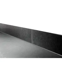 Sockelleiste StandardRecycled aus recyceltem PVC – 1000×80×6mm, glatte Oberfläche, schwarz