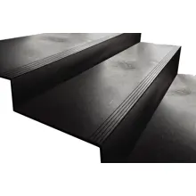 Treppenkantenprofil StandardRecycled aus recyceltem PVC – 300×200×1080×6 mm, glatte Oberfläche, schwarz