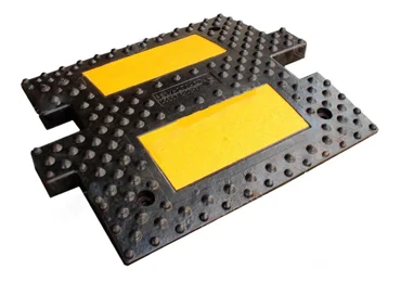 Verzögerungsschwelle, Retarder mit reflektierenden Streifen LP500, Durchlaufelement – 500×500×50 mm, schwarz-gelb