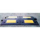 Verzögerungsschwelle, Retarder mit reflektierenden Streifen LP500, Durchlaufelement – 500×500×50 mm, schwarz-gelb