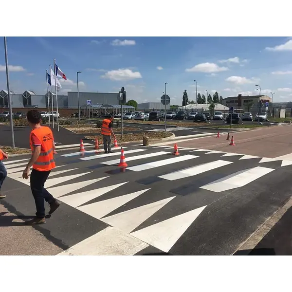 Vorgefertigte Straßenmarkierung "Haifischzähne" – Thermoplast, weiß, 2000×700 mm, 3 Stk.