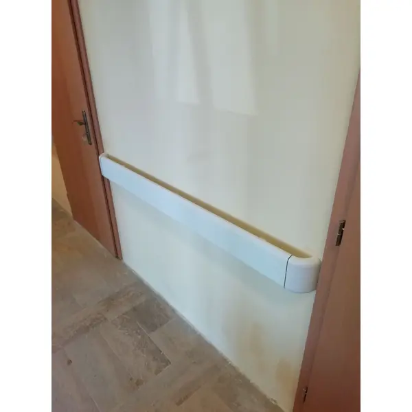 Wandgriff Handrail 800 – PVC, Standard-RAL-Farben, 140 mm × 3,66 m, inkl. 7 Wandkonsolen