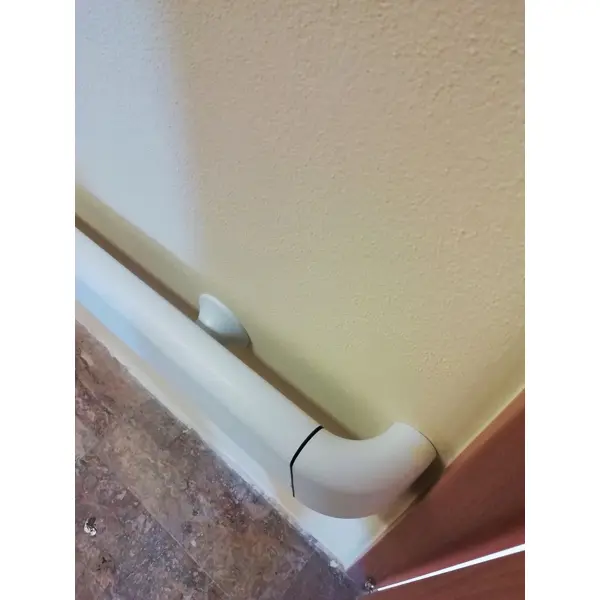 Wandgriff Handrail 800 – PVC, Standard-RAL-Farben, 140 mm × 3,66 m, inkl. 7 Wandkonsolen