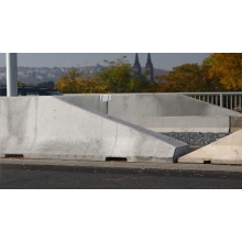 Zweiseitige Betonschutzplanke TYP100 – rechtes Endstück, 4000×695×1000mm
